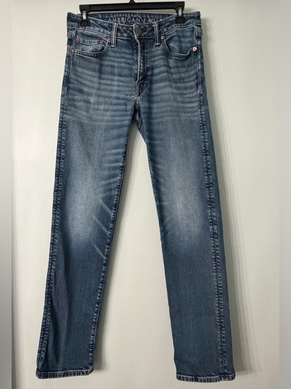 American Eagle Outfitters Men's Straight Jeans in Medium Blue